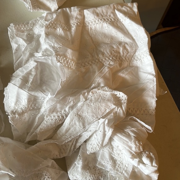 About 6 Pieces of Fabric Reminisce of Lace, White - Picture 2 of 4